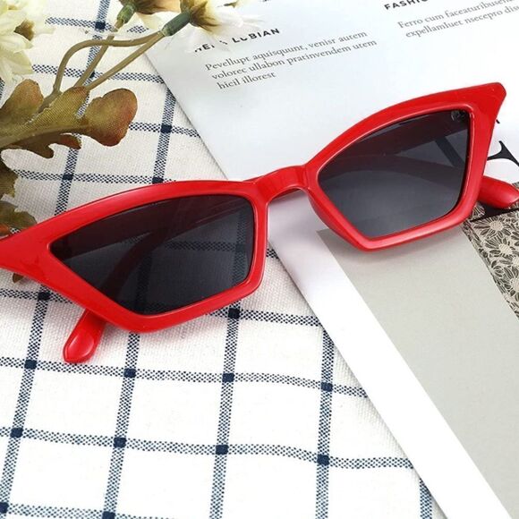 Red Vintage Small Cat Eye sunglasses